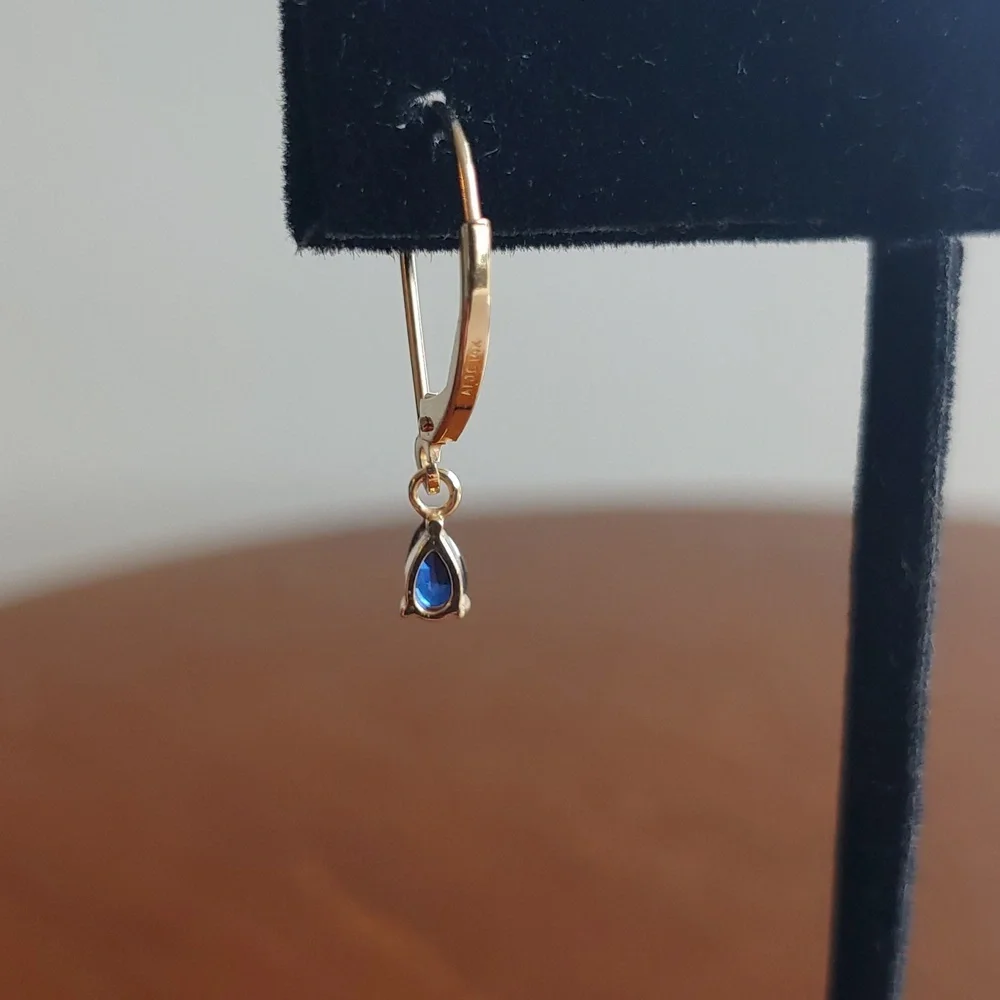 Vintage Petite genuine sapphire and 14k earrings - Picture 2 of 3